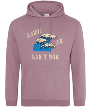 Load image into Gallery viewer, Lawr ar lan y môr - Hwdi