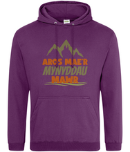 Load image into Gallery viewer, Aros mae’r mynyddau mawr - Hwdi