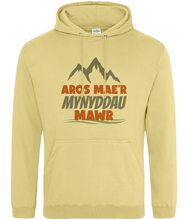 Load image into Gallery viewer, Aros mae’r mynyddau mawr - Hwdi