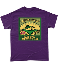 Load image into Gallery viewer, Mae'n braf cael byw mewn ty haf - Crys-T