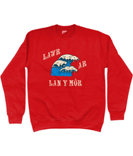 Load image into Gallery viewer, Lawr ar lan y môr - Crys chwys