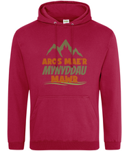 Load image into Gallery viewer, Aros mae’r mynyddau mawr - Hwdi