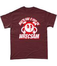 Load image into Gallery viewer, Mae'n haf o hyd yn Wrecsam - Crys-T