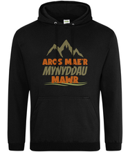 Load image into Gallery viewer, Aros mae’r mynyddau mawr - Hwdi
