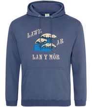 Load image into Gallery viewer, Lawr ar lan y môr - Hwdi