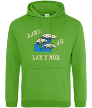Load image into Gallery viewer, Lawr ar lan y môr - Hwdi