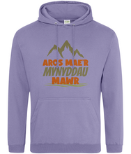 Load image into Gallery viewer, Aros mae’r mynyddau mawr - Hwdi