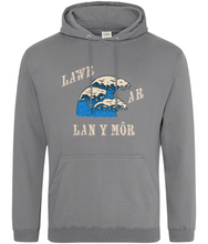 Load image into Gallery viewer, Lawr ar lan y môr - Hwdi