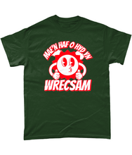 Load image into Gallery viewer, Mae'n haf o hyd yn Wrecsam - Crys-T