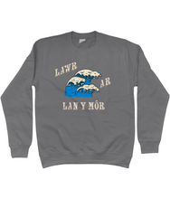 Load image into Gallery viewer, Lawr ar lan y môr - Crys chwys