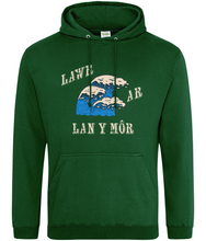 Load image into Gallery viewer, Lawr ar lan y môr - Hwdi
