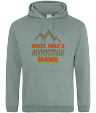 Load image into Gallery viewer, Aros mae’r mynyddau mawr - Hwdi