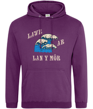 Load image into Gallery viewer, Lawr ar lan y môr - Hwdi