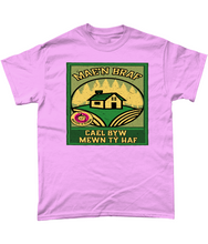 Load image into Gallery viewer, Mae'n braf cael byw mewn ty haf - Crys-T