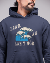 Load image into Gallery viewer, Lawr ar lan y môr - Hwdi